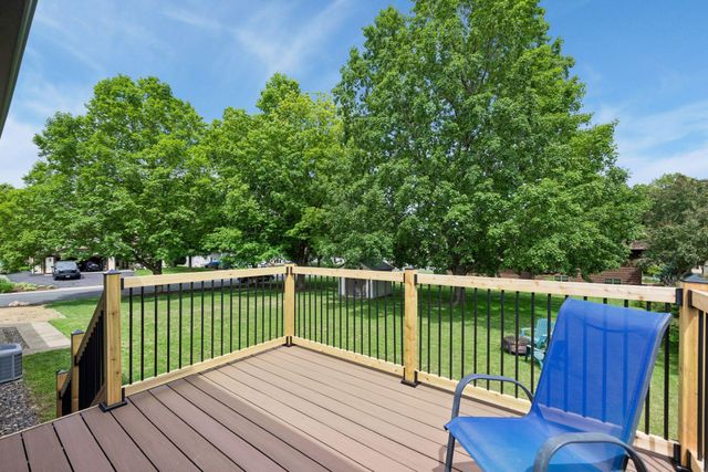 7862 Polaris Lane N, Maple Grove, MN 55311