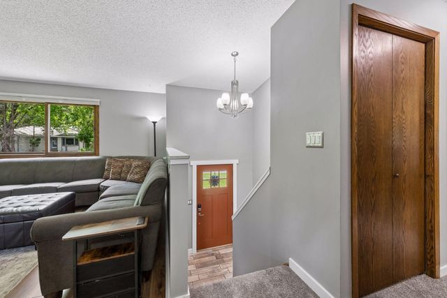 7862 Polaris Lane N, Maple Grove, MN 55311