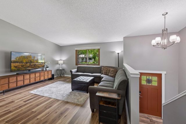 7862 Polaris Lane N, Maple Grove, MN 55311