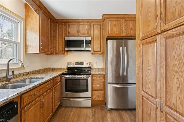 143 W Rexford DR, Newport News, VA 23608