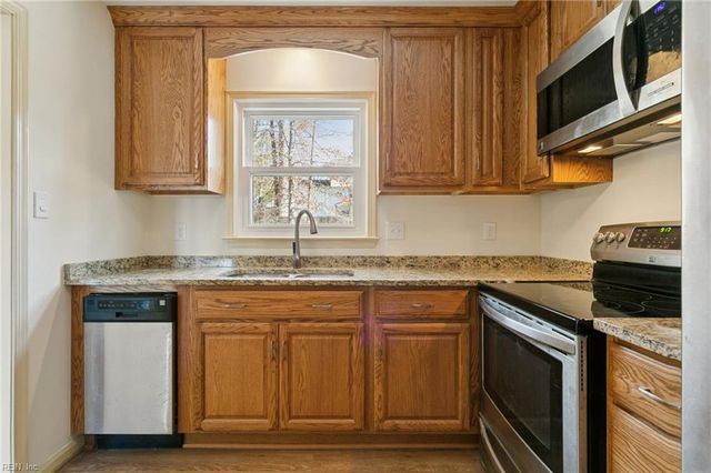 143 W Rexford DR, Newport News, VA 23608