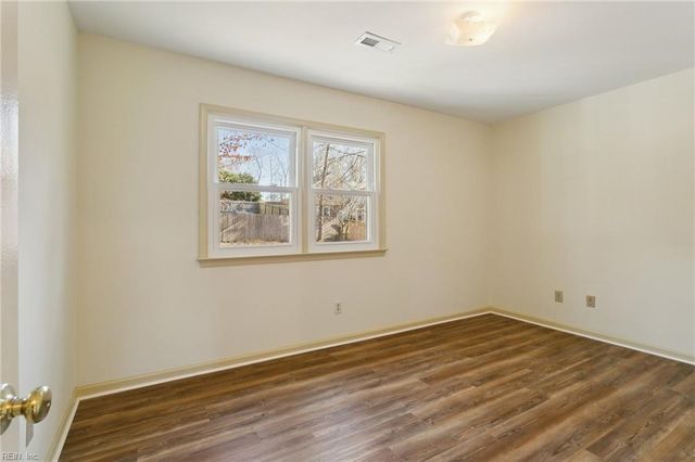 143 W Rexford DR, Newport News, VA 23608