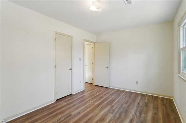 143 W Rexford DR, Newport News, VA 23608