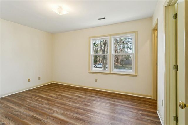 143 W Rexford DR, Newport News, VA 23608