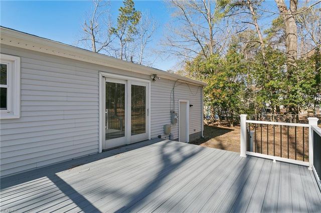 143 W Rexford DR, Newport News, VA 23608