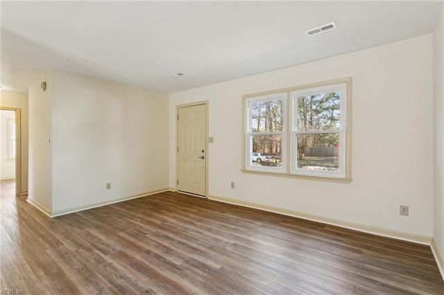 143 W Rexford DR, Newport News, VA 23608