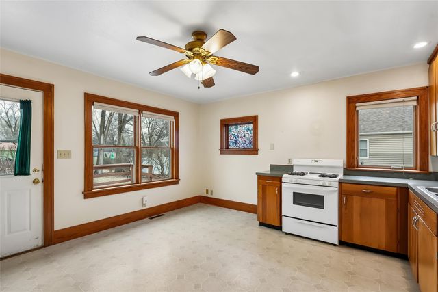 909 E Euclid Avenue, Indianola, IA 50125