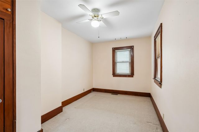 909 E Euclid Avenue, Indianola, IA 50125