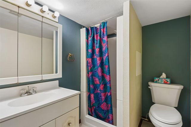 909 E Euclid Avenue, Indianola, IA 50125