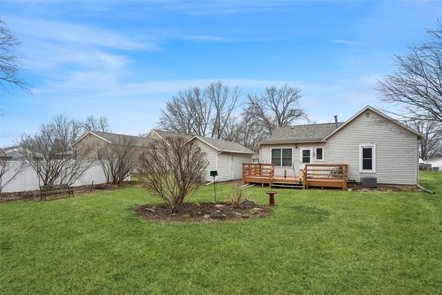 909 E Euclid Avenue, Indianola, IA 50125