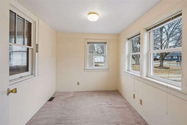 909 E Euclid Avenue, Indianola, IA 50125