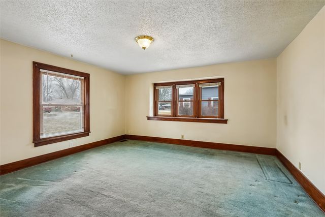 909 E Euclid Avenue, Indianola, IA 50125