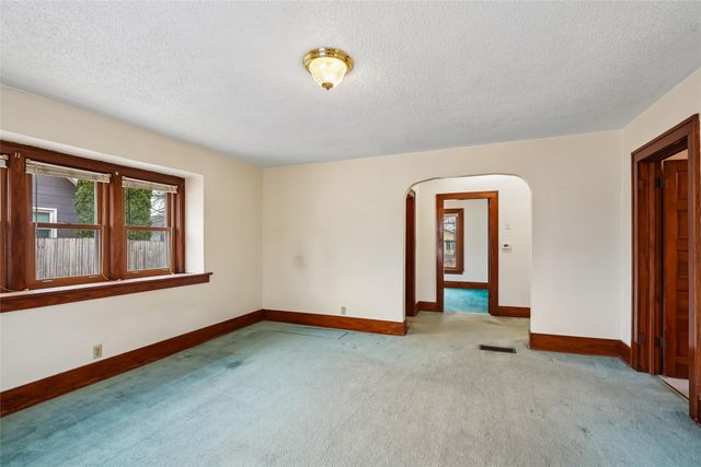 909 E Euclid Avenue, Indianola, IA 50125