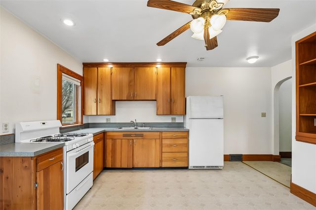 909 E Euclid Avenue, Indianola, IA 50125