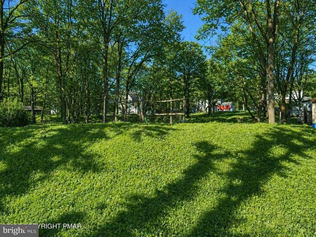 1119 CRANBERRY DR, Bushkill, PA 18324