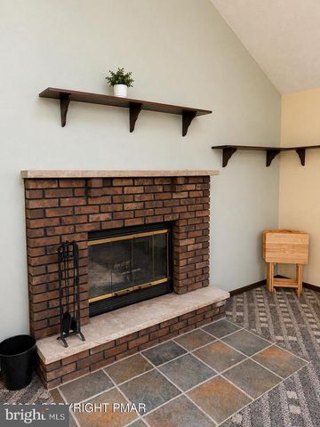 1119 CRANBERRY DR, Bushkill, PA 18324