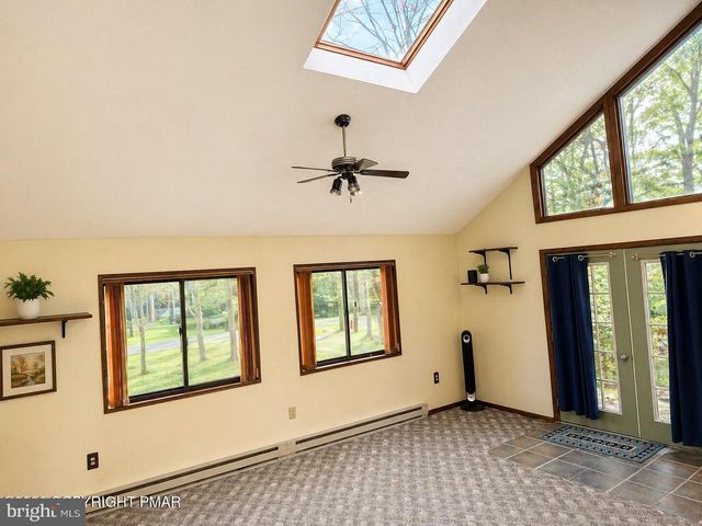 1119 CRANBERRY DR, Bushkill, PA 18324