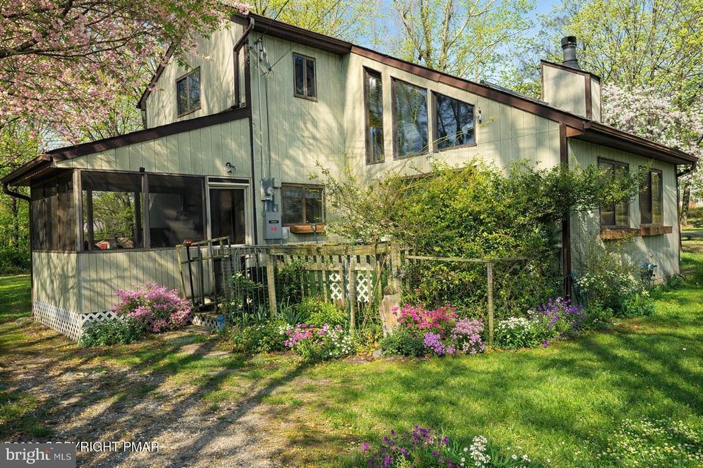 1119 CRANBERRY DR, Bushkill, PA 18324