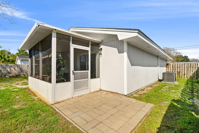 210 N El Centro Boulevard, Panama City Beach, FL 32413