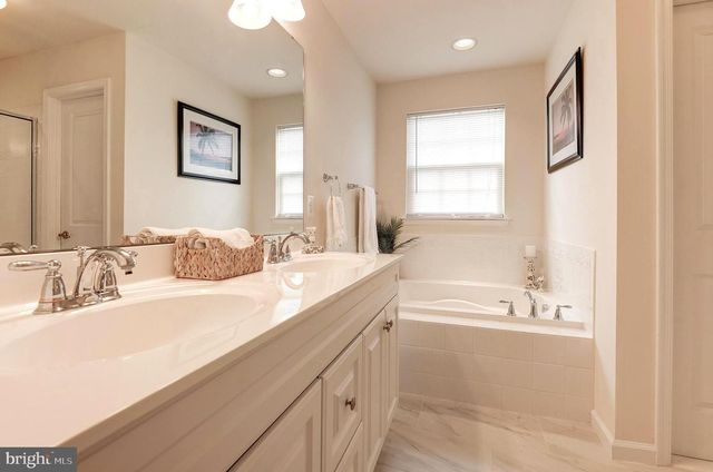 9 FOX MEADOW DR, Lovettsville, VA 20180