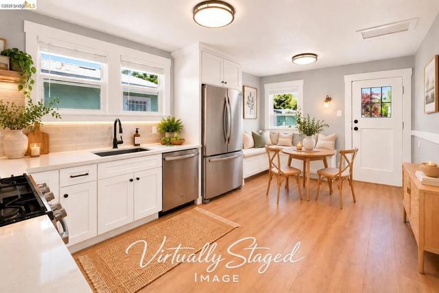 6900 Halliday Ave, Oakland, CA 94605