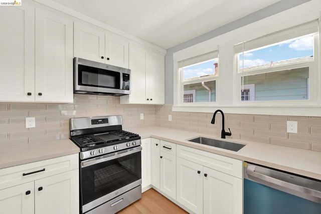 6900 Halliday Ave, Oakland, CA 94605