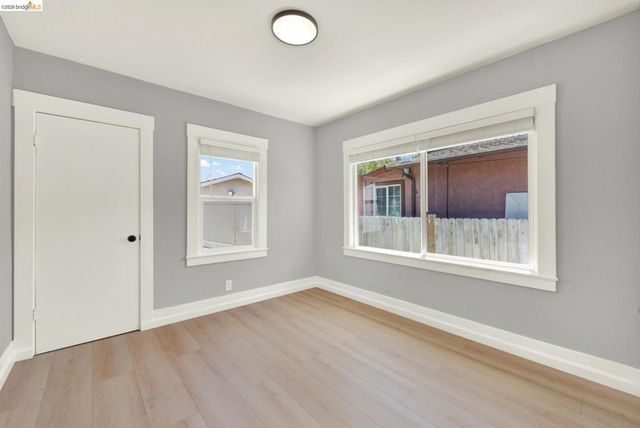 6900 Halliday Ave, Oakland, CA 94605