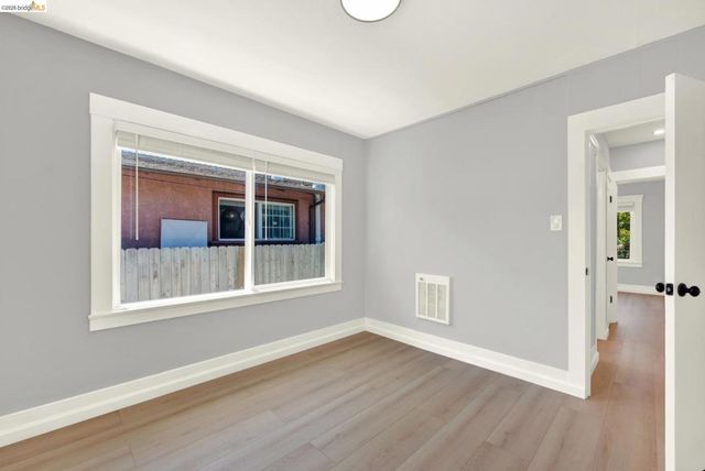 6900 Halliday Ave, Oakland, CA 94605