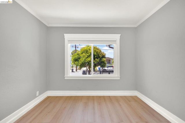 6900 Halliday Ave, Oakland, CA 94605