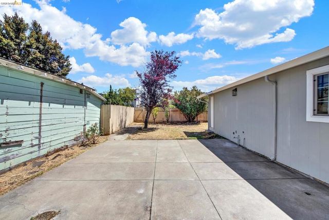 6900 Halliday Ave, Oakland, CA 94605