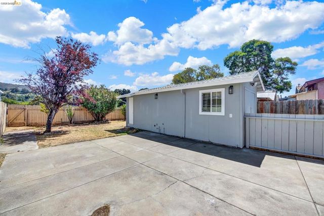 6900 Halliday Ave, Oakland, CA 94605