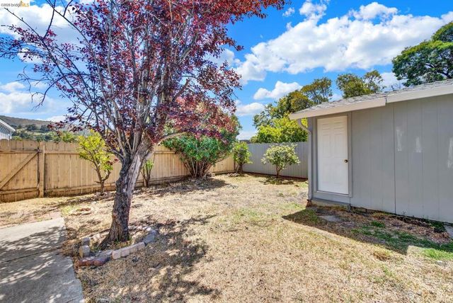 6900 Halliday Ave, Oakland, CA 94605