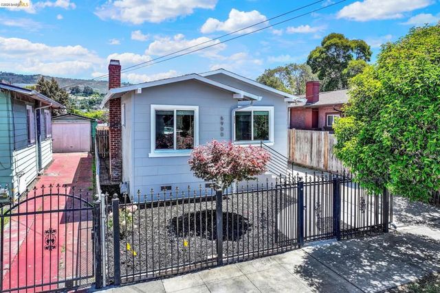 6900 Halliday Ave, Oakland, CA 94605