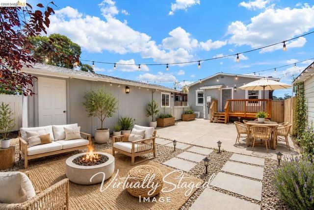 6900 Halliday Ave, Oakland, CA 94605