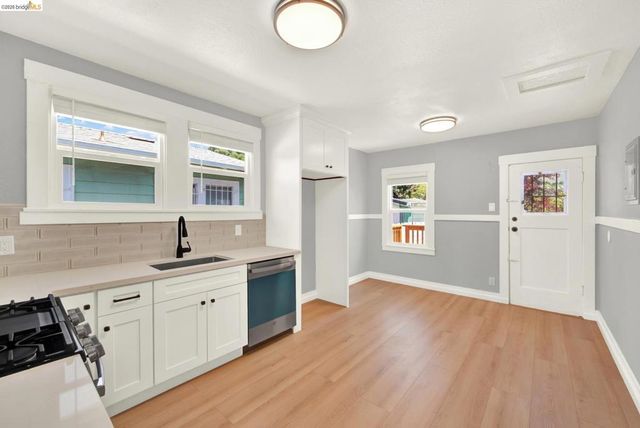 6900 Halliday Ave, Oakland, CA 94605
