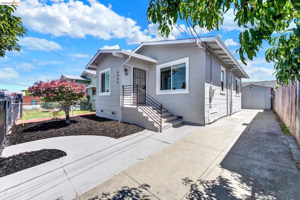 6900 Halliday Ave, Oakland, CA 94605