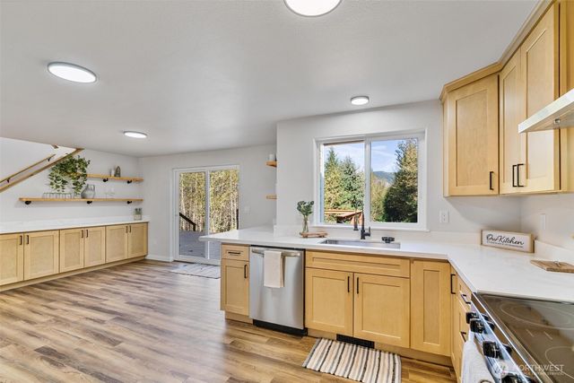 1136 Davis Lake Road, Morton, WA 98356