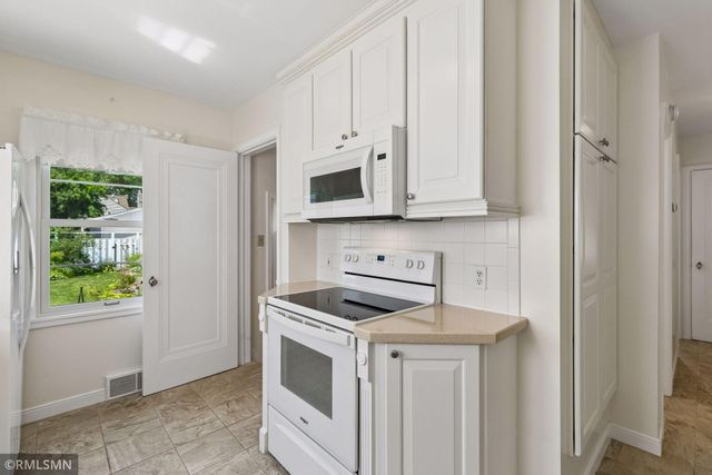 2133 Highland Parkway, Saint Paul, MN 55116