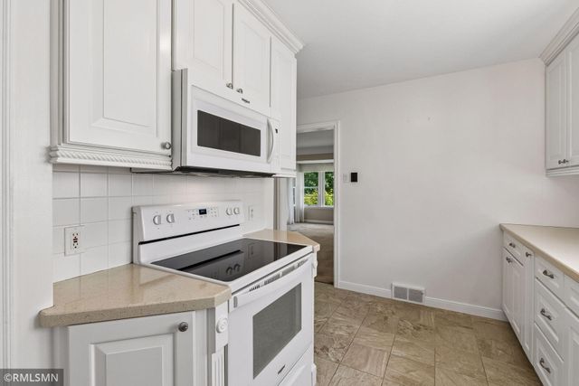 2133 Highland Parkway, Saint Paul, MN 55116