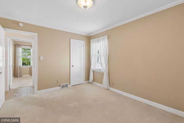 2133 Highland Parkway, Saint Paul, MN 55116