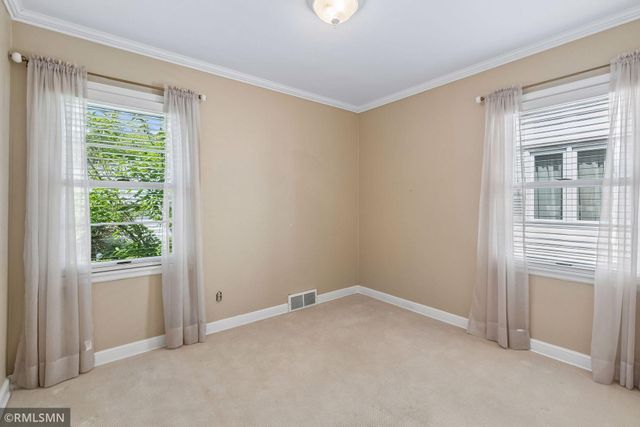2133 Highland Parkway, Saint Paul, MN 55116