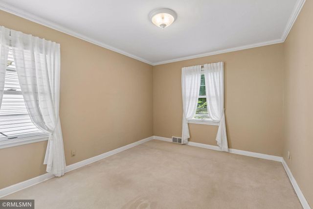 2133 Highland Parkway, Saint Paul, MN 55116