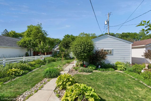 2133 Highland Parkway, Saint Paul, MN 55116