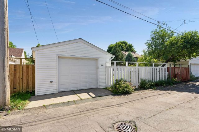 2133 Highland Parkway, Saint Paul, MN 55116