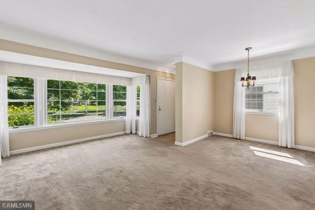 2133 Highland Parkway, Saint Paul, MN 55116