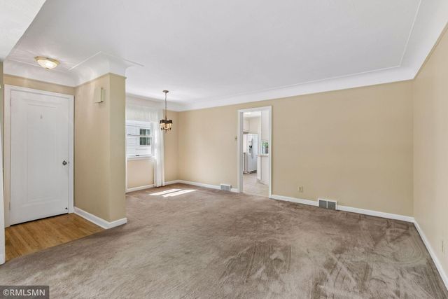 2133 Highland Parkway, Saint Paul, MN 55116