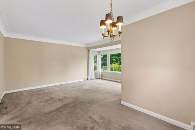 2133 Highland Parkway, Saint Paul, MN 55116