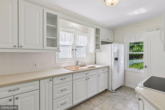 2133 Highland Parkway, Saint Paul, MN 55116