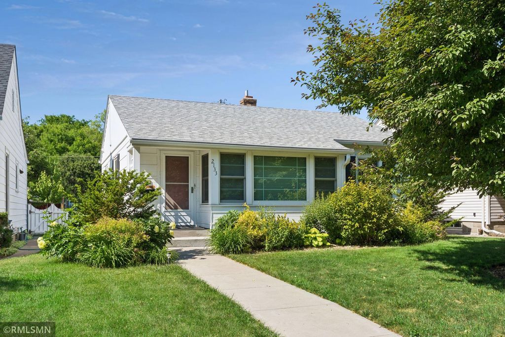 2133 Highland Parkway, Saint Paul, MN 55116