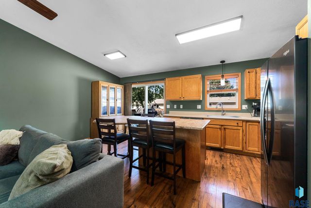 828 S Suburban Dr Drive, Sioux Falls, SD 57110